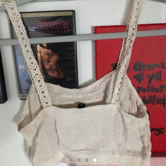 Cute white crop top - Picture 3 of 4